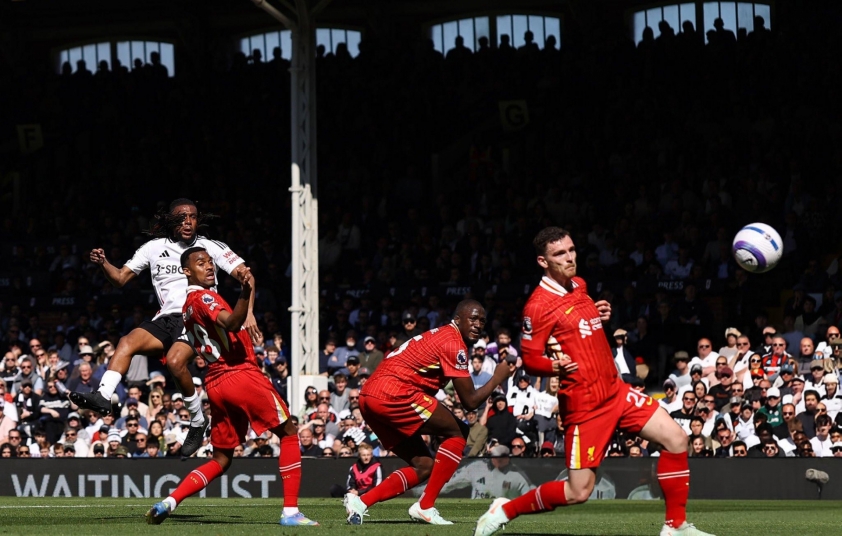Hàng thủ báo hại, Liverpool bất ngờ gục ngã trước Fulham 616296