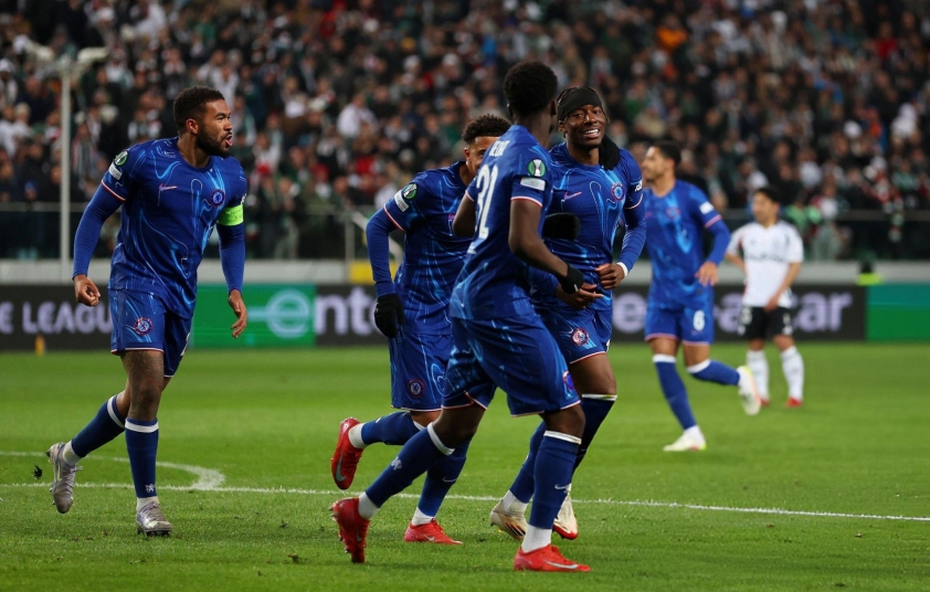 Sancho tỏa sáng, Chelsea đặt một chân vào bán kết Conference League 618536