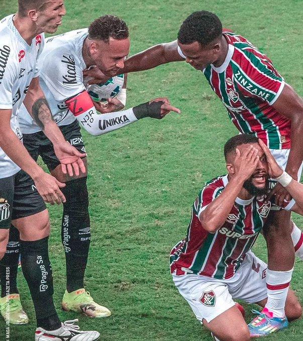 Neymar văng tục với đối thủ, nhận trái đắng phút cuối 620140