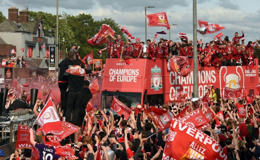 Khi nào Liverpool nâng cao cúp vô địch Ngoại hạng Anh? 627297
