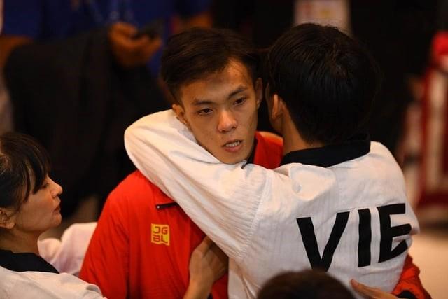 Nguyễn Thị Mộng Quỳnh, Nguyễn Ngọc Minh Hy bật khóc khi giành HCV Taekwondo SEA Games 30 dù bị xử ép 739245