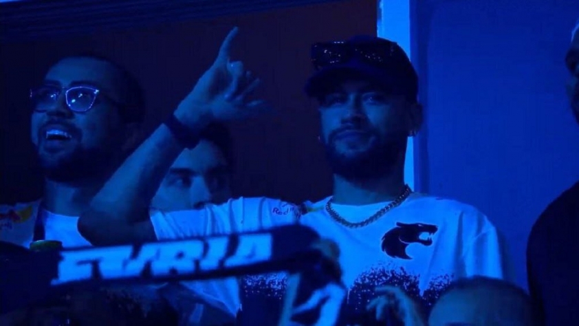 Neymar có màn trình diễn không hề kém cạnh S1mple trong một trận showmatch CS:GO 272015