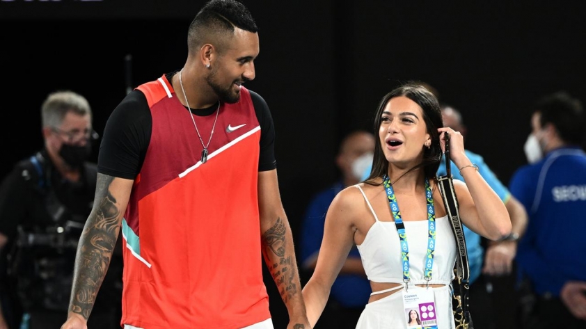 nick-kyrgios-quay-tro-lai-mua-dat-nen-chi-vi-ban-gai