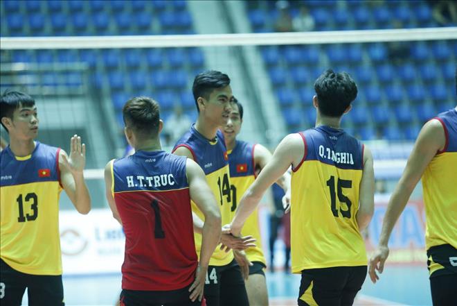 huynh-trung-truc-co-may-hut-bong-cua-bong-chuyen-nam-viet-nam