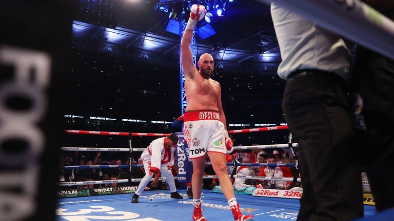 ha-knock-out-dillian-whyte-sau-6-hiep-tyson-fury-bao-ve-danh-hieu-wbc