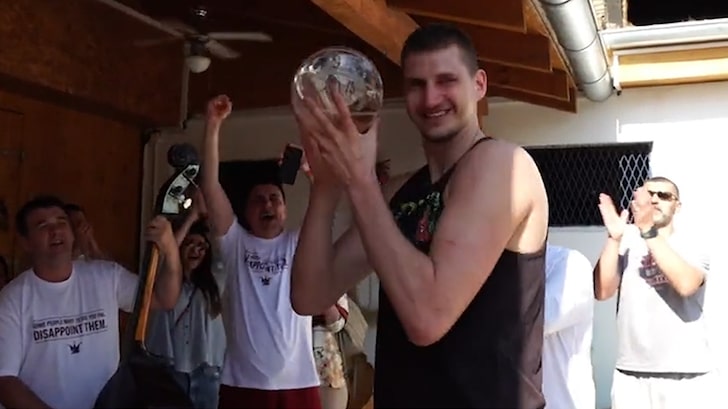 ngoi-sao-bong-ro-serbia-nhan-mvp-giai-nha-nghe-nba-tai-chuong-ngua
