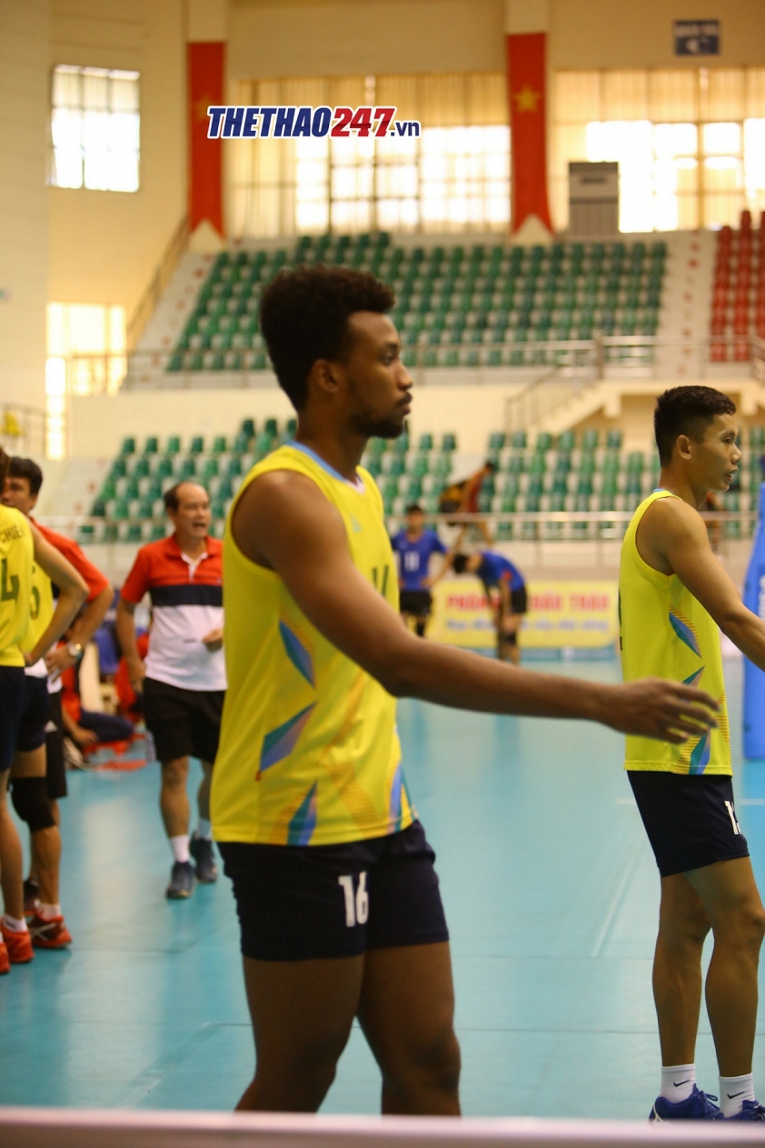 Sao bóng chuyền Thái Lan 'cân team', Hà Tĩnh khởi đầu mĩ mãn