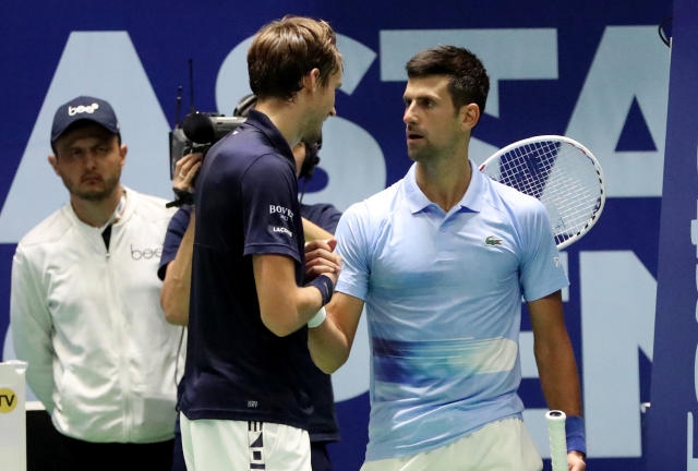 Tin thể thao 9/10: Medvedev bất ngờ 'bỏ ngang' bán kết với Djokovic 199907