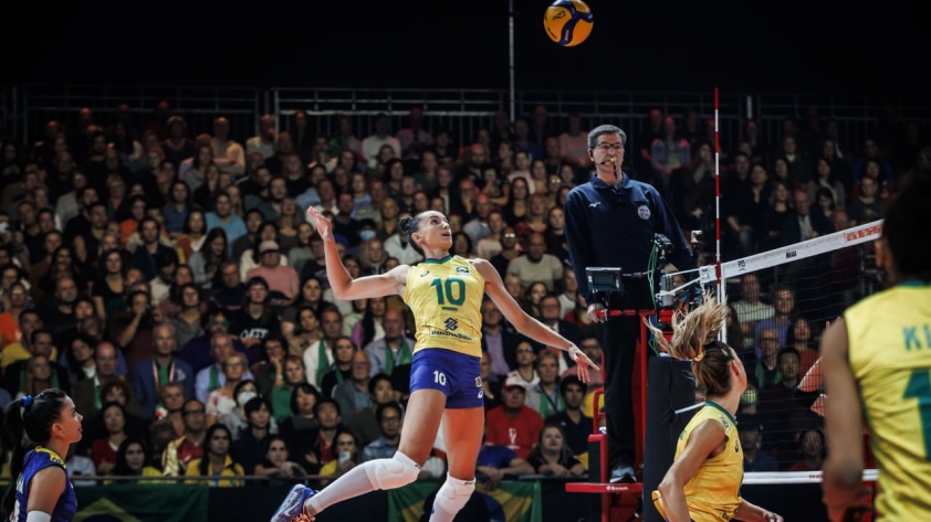 Bóng chuyền nữ Brazil tiễn đại diện châu Á cuối cùng về nước tại giải VĐTG 201510