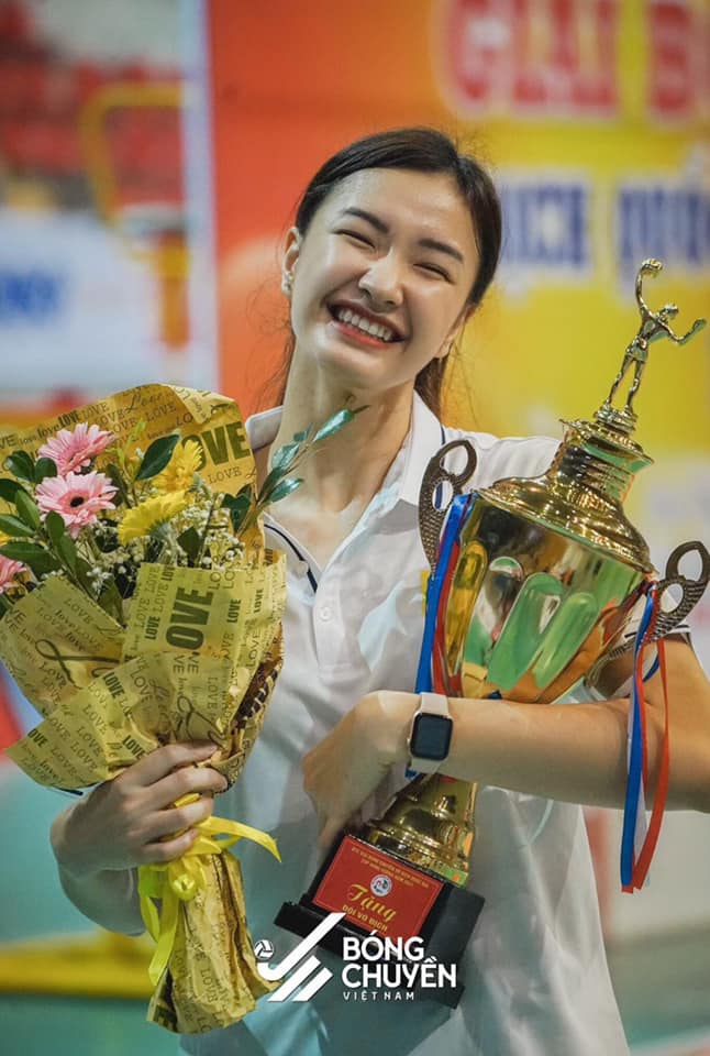 Vẻ đẹp rực rỡ của hoa khôi bóng chuyền Kim Thanh tại Cúp Bông lúa vàng 222273