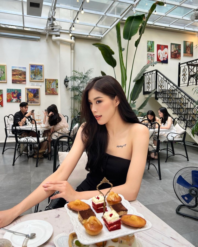 Sắc vóc quyến rũ của hoa khôi bóng chuyền Đặng Thu Huyền hậu giải nghệ 230003
