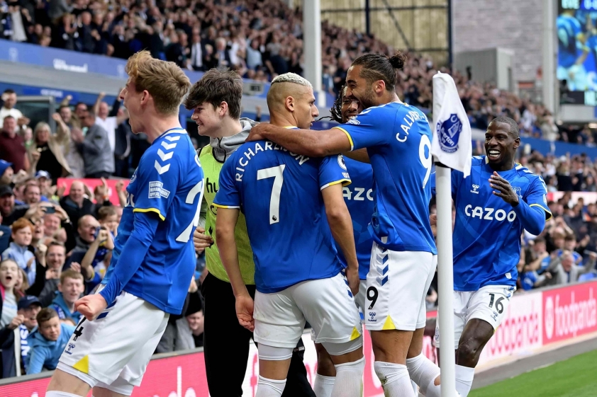 Everton là đội bóng dẫn trước với pha lập công của Dominic Calvert-Lewin