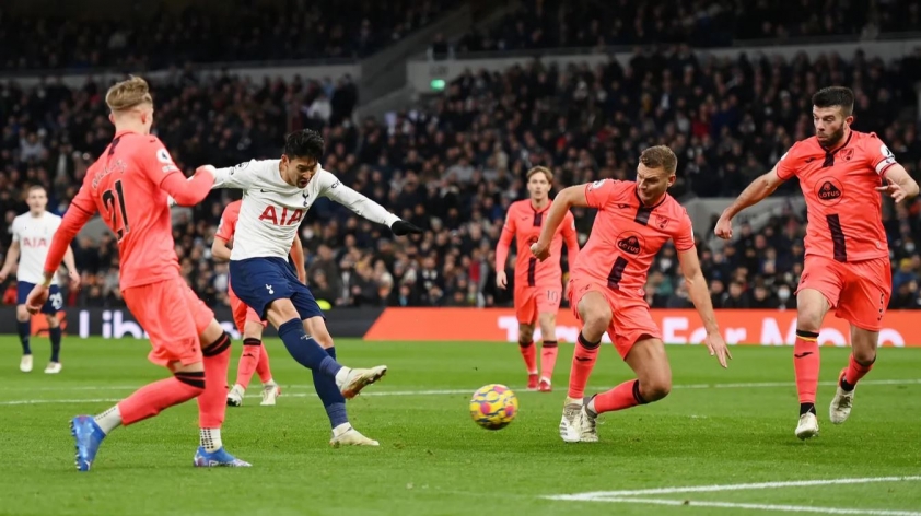 Tottenham đã dễ dàng giành chiến thắng 3-0 trước Norwich ở lượt đi mùa giải này