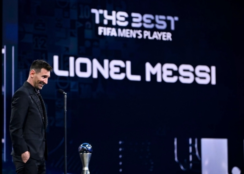 Nhận giải FIFA The Best, Messi gửi dặn dò đầy bất ngờ tới 3 cậu con trai 252976