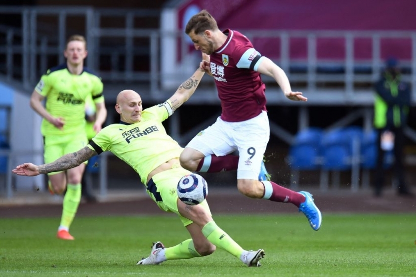 Saint-Maximin tỏa sáng, Burnley gục ngã ngay trên sân nhà 35502
