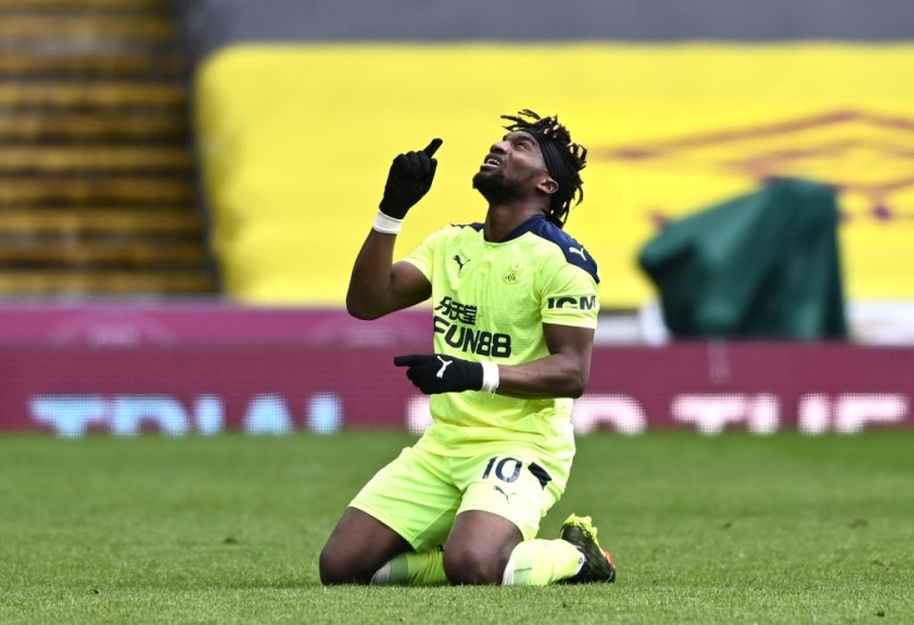 Saint-Maximin tỏa sáng, Burnley gục ngã ngay trên sân nhà 35503