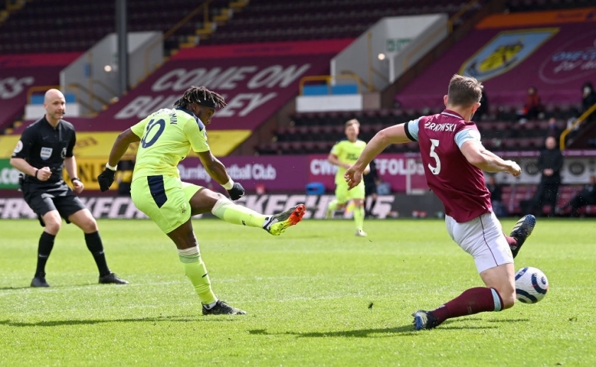 Trực tiếp Burnley 1-2 Newcastle: Saint-Maximin nhảy múa trước đội chủ nhà 35496