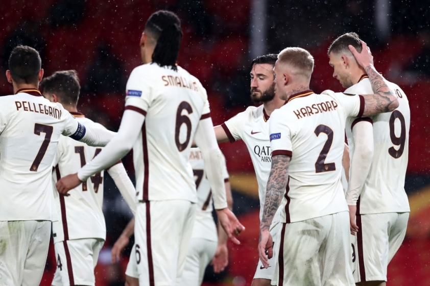 AS Roma dẫn trước với tỉ số 2-1 sau 45 phút đầu tiên