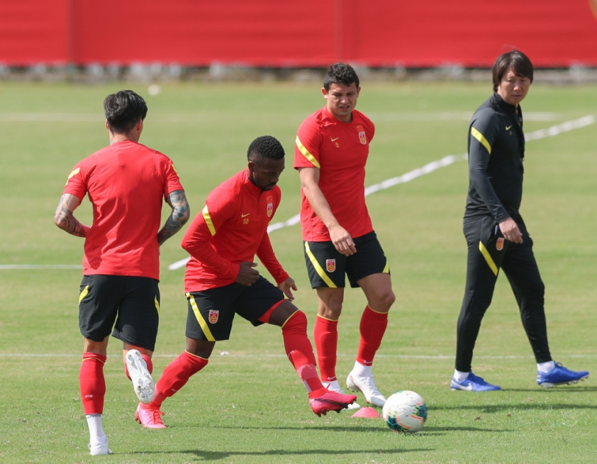 Trực tiếp Guam vs Trung Quốc: 'Ronaldo Trung Quốc' đá chính 49375