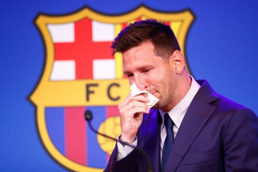 Messi bật khó trong buổi họp báo (Ảnh: Getty)