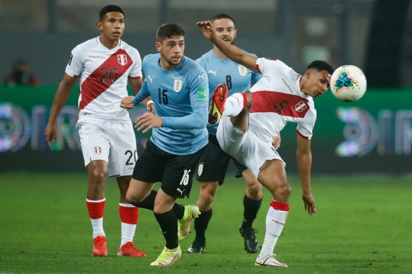 Uruguay chơi tương đối bế tắc trước Peru (Ảnh: Getty)