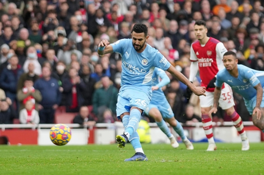 Man City lội ngược dòng ở hiệp thi đấu thứ 2 khi được chơi hơn người