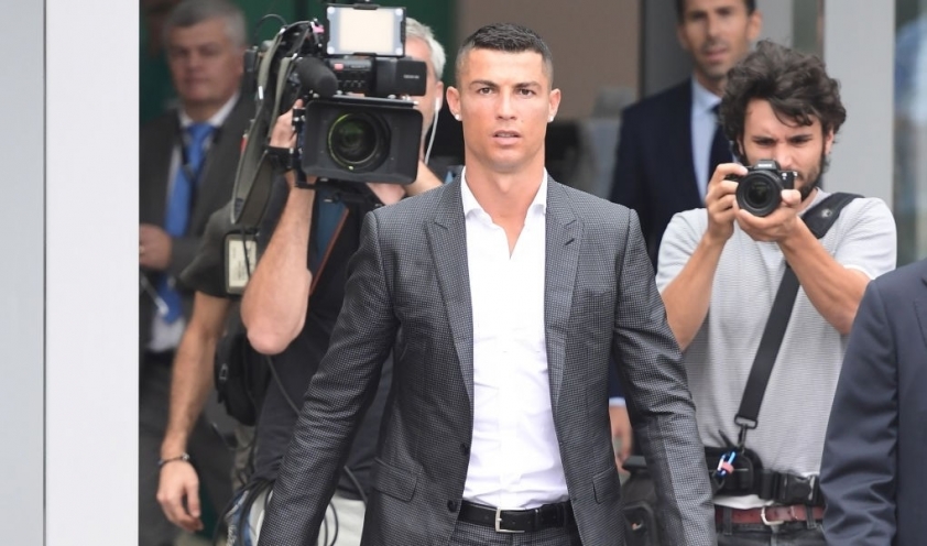 Chuyển nhượng bóng đá tối 27/1: Ronaldo có bến đỗ mới, MU ký HLV hoàn hảo?-107687