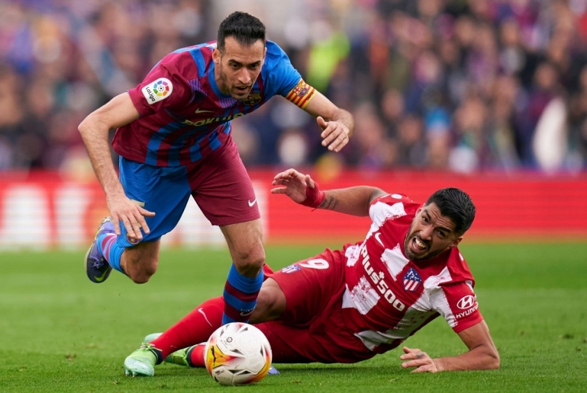 Suarez và Alves ghi bàn, Barca có chiến thắng 'điên rồ' trước nhà ĐKVĐ La Liga-109338