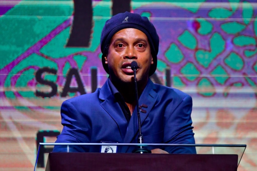 Sánh vai Pele và Maradona, Ronaldinho được vinh danh với 'giải thưởng vĩ đại' 119136