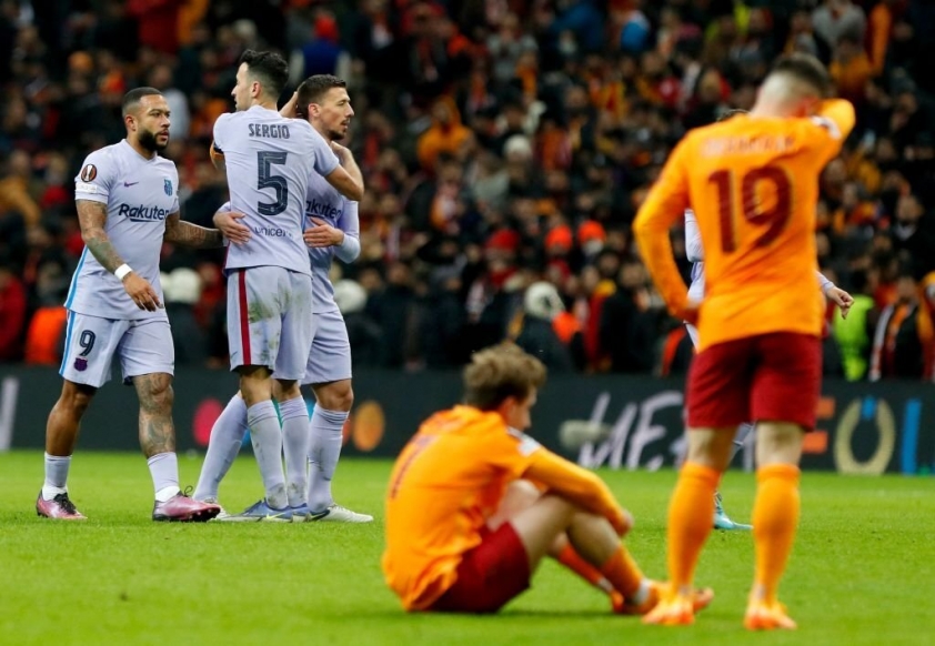 Barca giành chiến thắng kịch tính cùng tấm vé đi tiếp