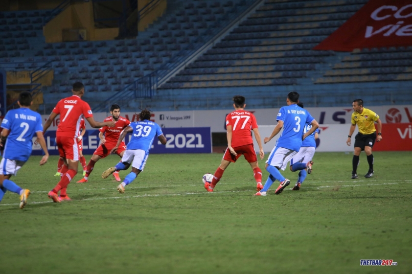 Ngoại binh Uzbekistan bỏ lỡ cơ hội 'sút ra ngoài còn khó hơn sút vào trong' 37328Ngoại binh Uzbekistan bỏ lỡ cơ hội 'sút ra ngoài còn khó hơn sút vào trong' 37328