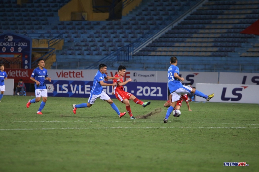 Ngoại binh Uzbekistan bỏ lỡ cơ hội 'sút ra ngoài còn khó hơn sút vào trong' 37336Ngoại binh Uzbekistan bỏ lỡ cơ hội 'sút ra ngoài còn khó hơn sút vào trong' 37336