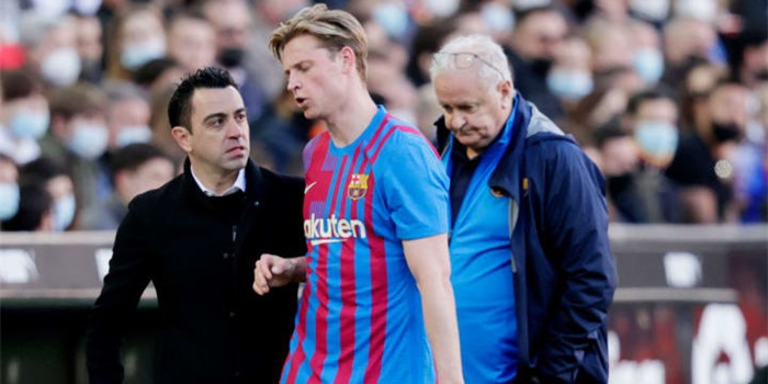 barca buoc de jong phai ra di
