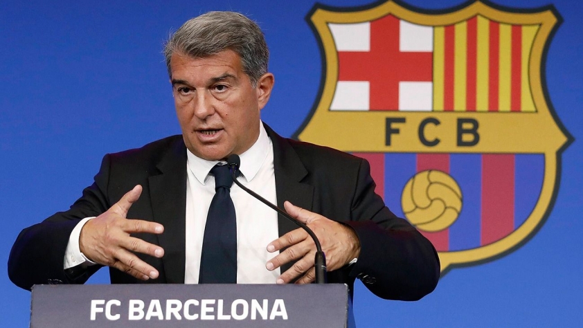 barca buoc de jong phai ra di