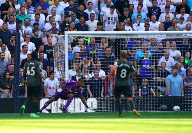 Thậm chí, Southampton còn thủng lưới do sai lầm vô cùng ngớ ngẩn và khó hiểu của hậu vệ Salisu. Ảnh: Internet