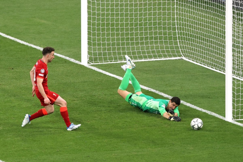 real gap bat loi trong tran tranh sieu cup voi frankfurt