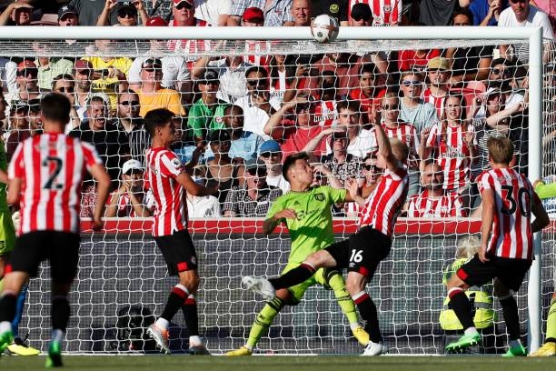 ronaldo lap ky luc cuc buon trong ngay mu thua dam brentford