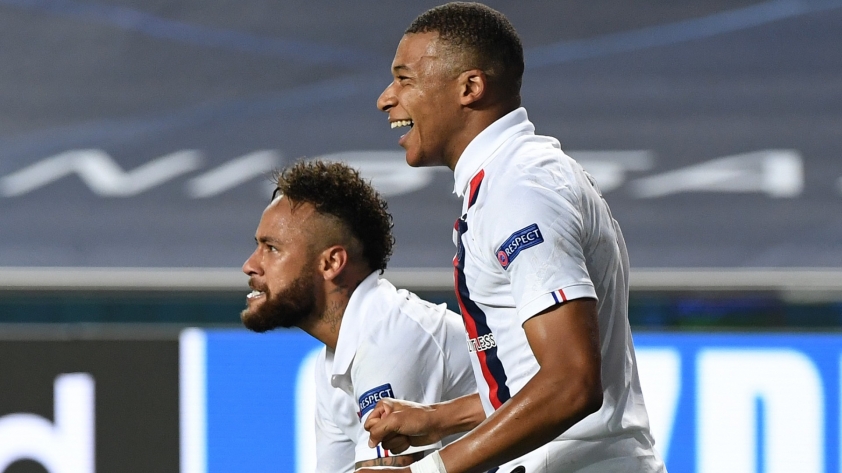 neymar danh nhau voi mbappe trong phong thay do