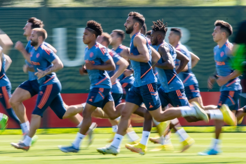 ten hag gui thong diep danh thep cho cac hoc tro
