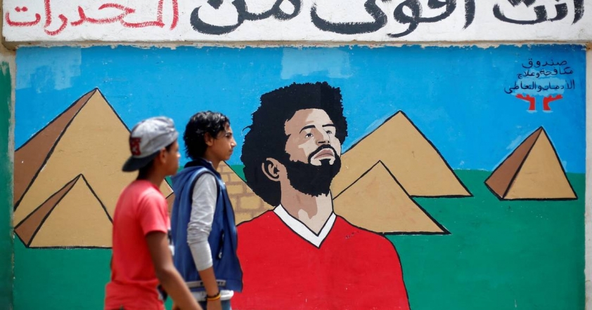 mohamed salah nhan mua loi khen sau hanh dong dep voi nguoi dan ai cap