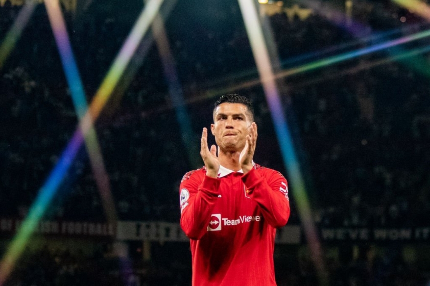 ten hag sung suong den muc chui tuc tren song truyen hinh trong ngay mu ruc sang truoc liverpool