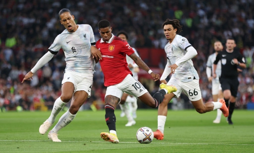 tro thanh tro he truoc mu fan liverpool doi doi bong xuong tay voi sieu tủng ve 75 trieu bang