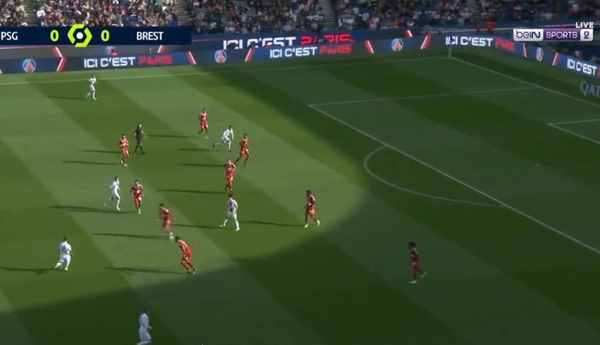 Messi lập thêm kỷ lục, Ronaldo chỉ biết 'ngước lên' nhìn 185627