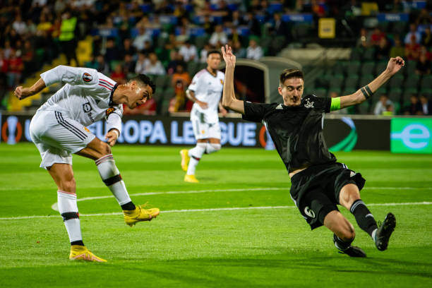Messi gọi, Ronaldo trả lời bằng loạt kỷ lục 'vô tiền khoáng hậu' 188033