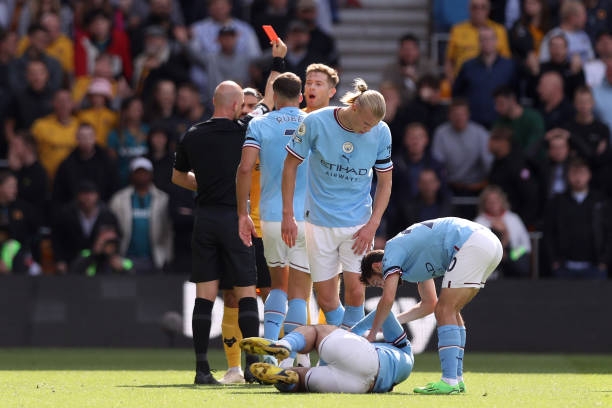 Cận cảnh pha vào bóng rợn người của cầu thủ Wolves với Jack Grealish 188961