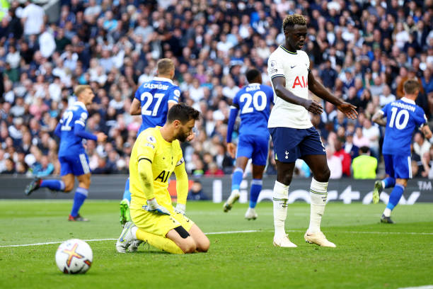 Sai lầm của Davison Sanchez khiến Tottenham bị dẫn bàn từ sớm. Ảnh: Internet