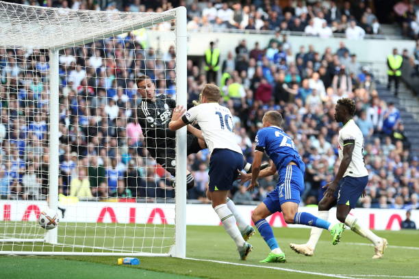 Nhưng chỉ 3 phút sau, Harry Kane lên tiếng đưa trận đấu trở về vạch xuất phát. Ảnh: Internet