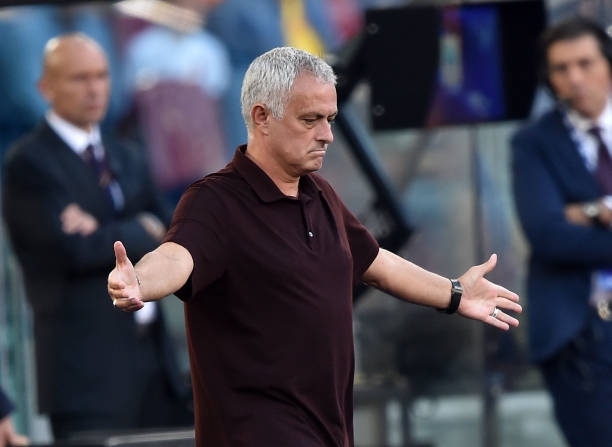 Roma thua đầy cay cú, Mourinho xúi trò cưng 'giờ trò bẩn' kiếm penalty 189683