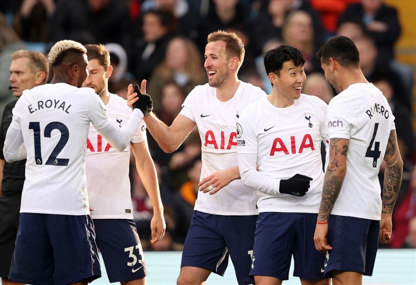 Tottenham cũng như Antonio Conte luôn tỏ ra yếu bóng vía khi