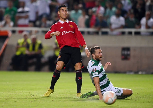 Dứt điểm như nghiệp dư, Ronaldo thiết lập kỷ lục vô cùng tệ hại trong sự nghiệp 198662